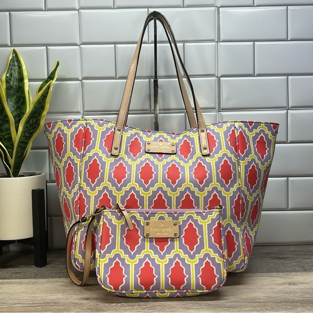 Kate Spade Michelle Cabana Tile Tote & Matching Wristlet! GUC!!